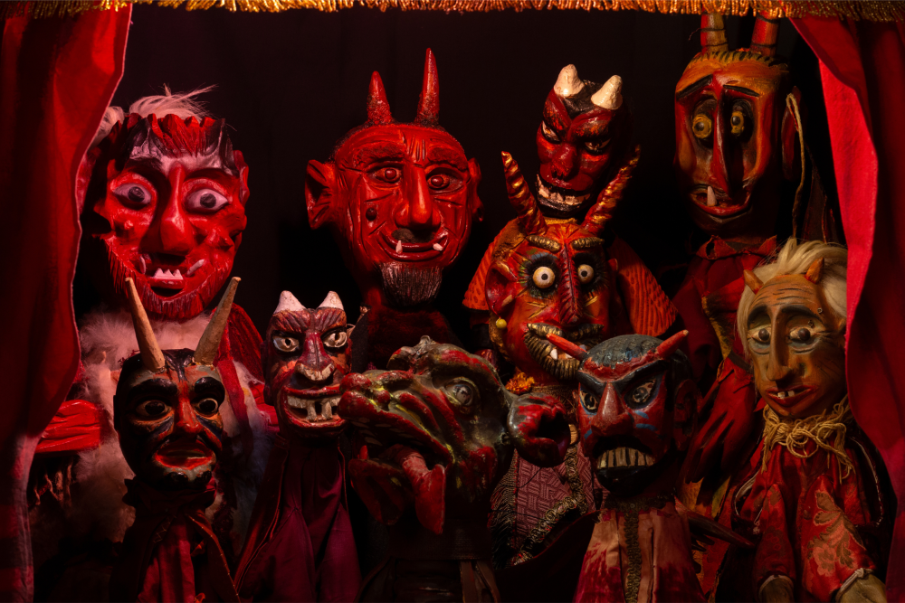 “I fili delle meraviglie: Anime di Legno, Custodi di Sogni e Ricordi di Carta” – Mostra del Teatro del Drago